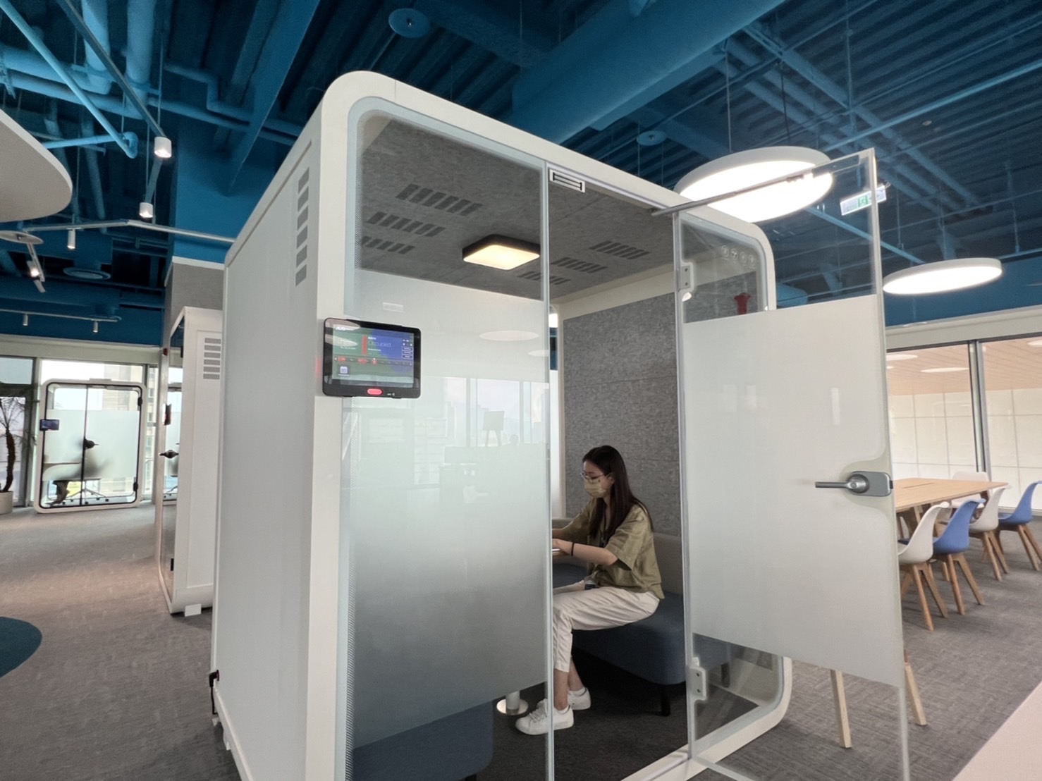 恒峰G22高雄據點的智慧行動辦公艙，展現恒峰G22在面板以外的研發應用軟實力